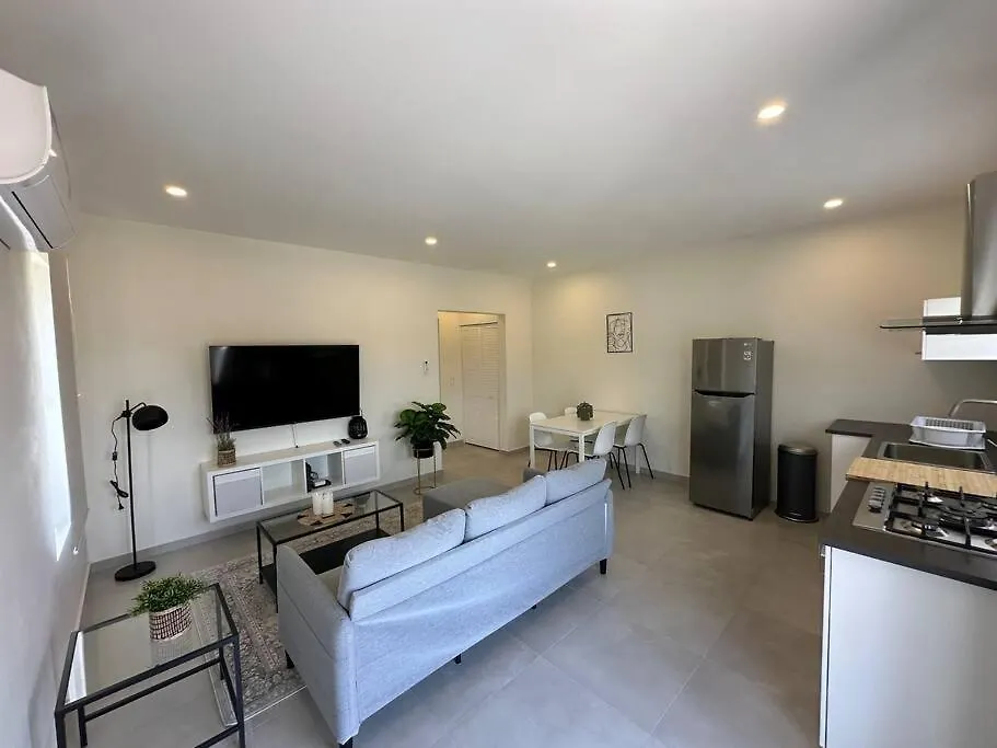 Cozy One-Bedroom Apartment Noord ile iletişim